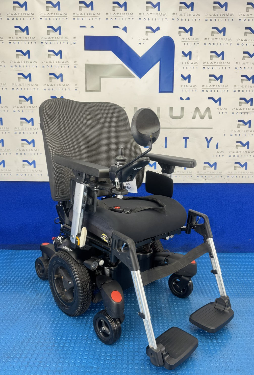 Sunrise Quickie Q700 M 6mph Electric Rise Tilt solid Tyres Wheelchair 2551