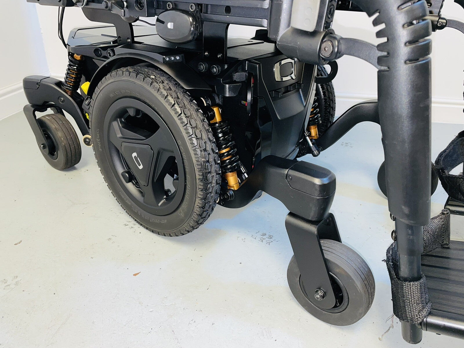 PRIDE QUANTUM Q6 EDGE 3 STRETTO MWD 4MPH ELECTRIC MOBILITY POWERCHAIR WHEELCHAIR