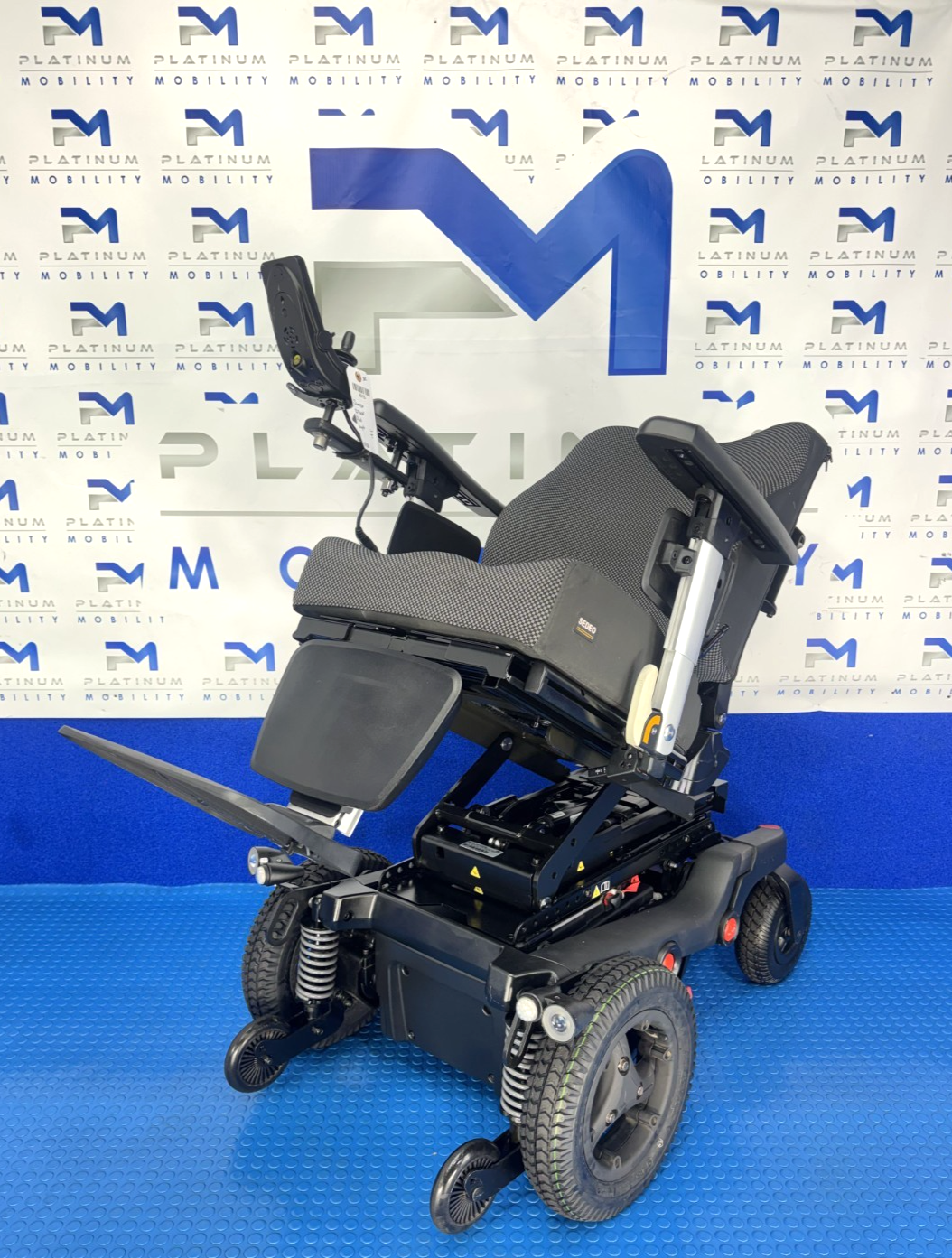Sunrise Quickie Q700R FWD 6mph Powerchair Rise Tilt New Batteries Ref 4015