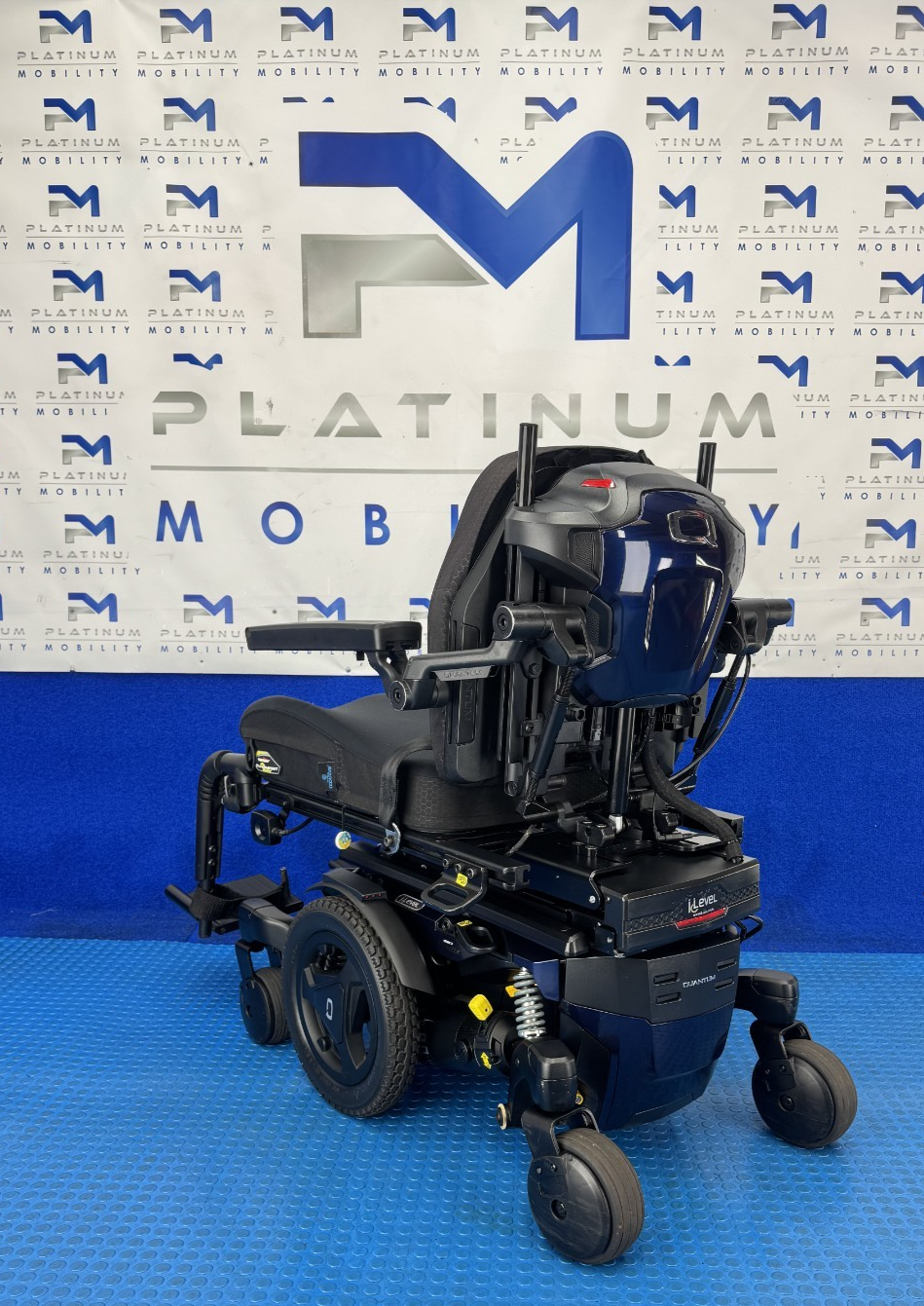 PRIDE QUANTUM EDGE 3 STRETTO i-LEVEL 6 MPH ELECTRIC MOBILITY POWERCHAIR 1095