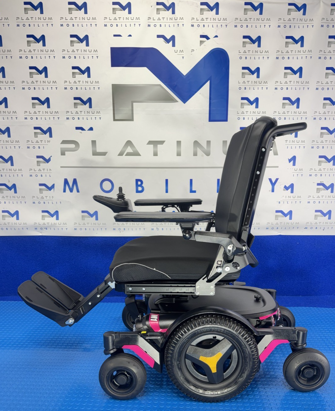 2025 PERMOBIL M1 MWD 4 MPH ELECTRIC WHEELCHAIR POWERCHAIR MOBILITY SCOOTER 2713