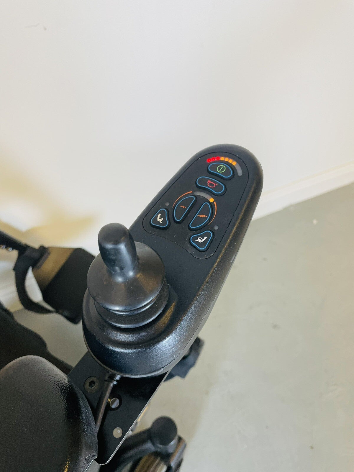 PRIDE QUANTUM Q4 MWD 4MPH ELECTRIC SEAT TILT MOBILITY POWERCHAIR WHEELCHAIR