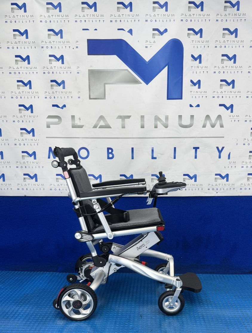 Motion Healthcare Trekker Aerolite ELECTRIC WHEELCHAIR POWERCHAIR 4MPH 2575
