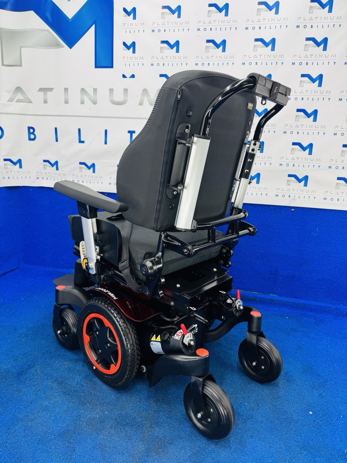 QUICKIE Q300 M MINI 4 MPH ELECTRIC MOBILITY POWERCHAIR ELECTRIC WHEELCHAIR 1177