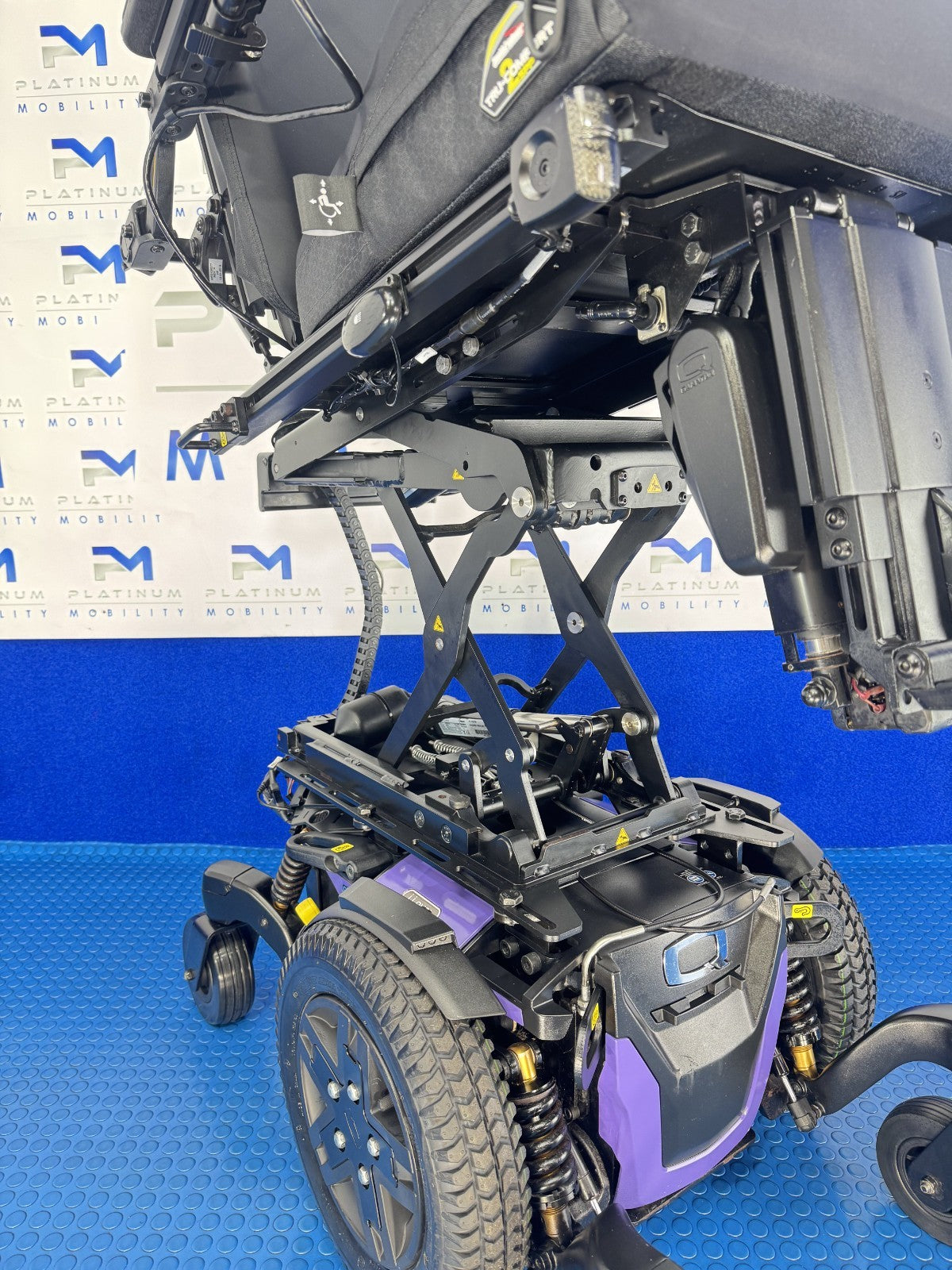 PRIDE QUANTUM EDGE 3 STRETTO 6 MPH ELECTRIC Rise, Tilt, Legs  POWERCHAIR 4066