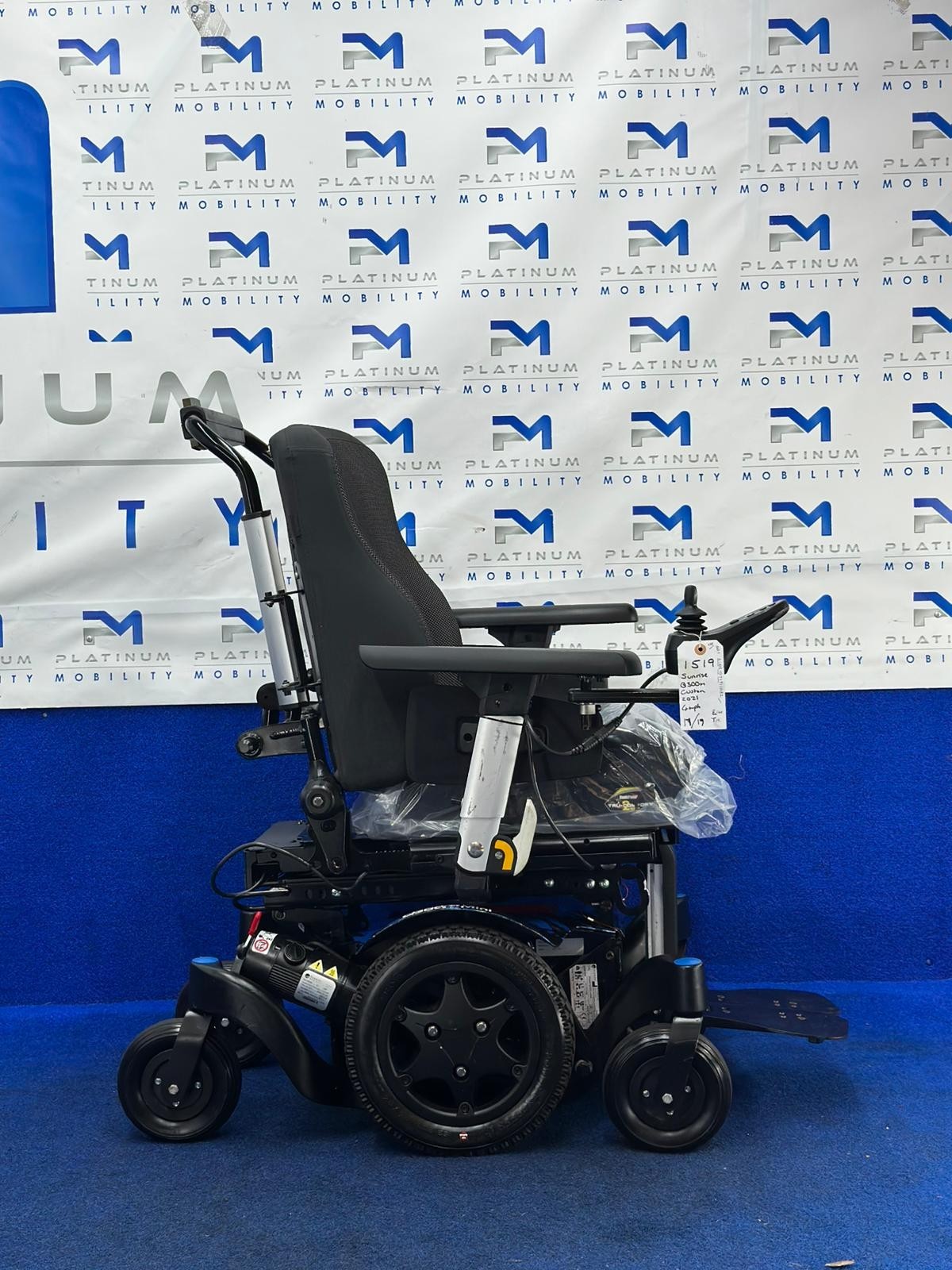Quickie Q300 M Mini Powerchair 4 mph Riser Electric Wheelchair by Sunrise (1519)