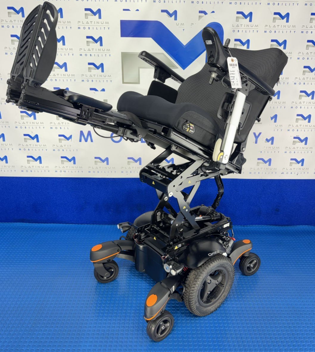 Sunrise Quickie Q700 M 6mph Electric Rise Tilt Electric Legs Powerchair 4214