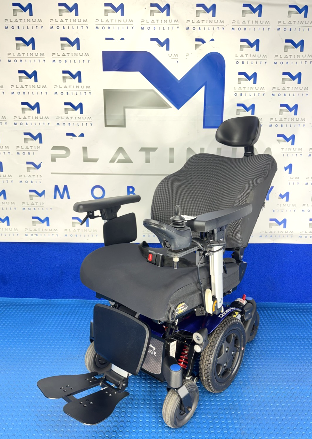 2025 Sunrise Quickie Q300M 6 mph Riser, Tilt, Manual Recline Powerchair 2912