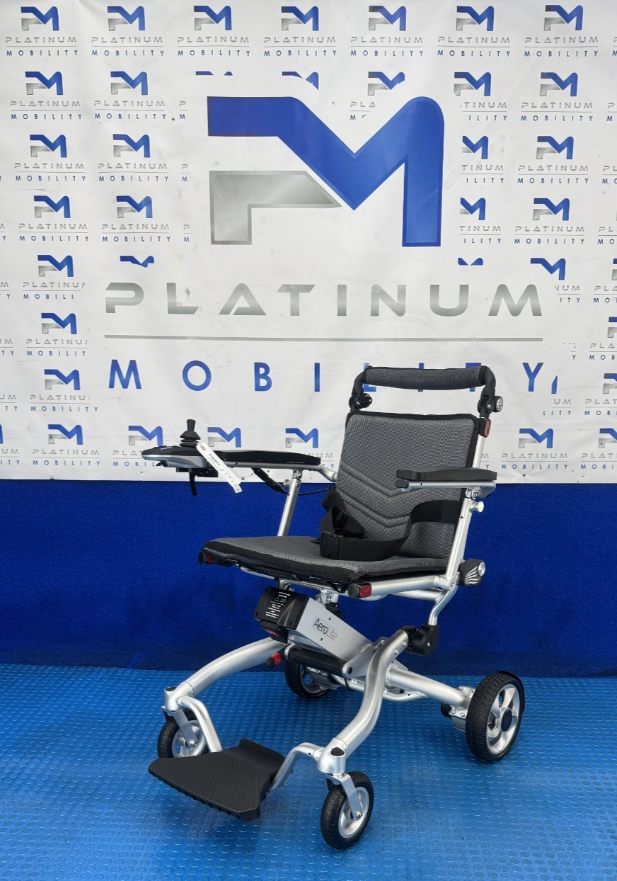 Motion Healthcare Trekker Aerolite ELECTRIC WHEELCHAIR POWERCHAIR 4MPH 2574