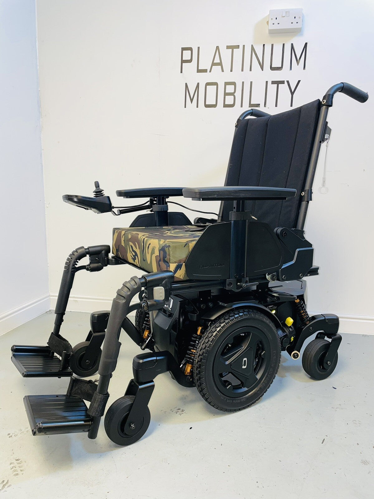 PRIDE QUANTUM Q6 EDGE 3 STRETTO MWD 4MPH ELECTRIC MOBILITY POWERCHAIR WHEELCHAIR