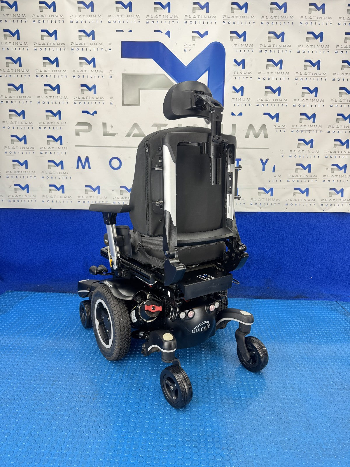 Sunrise Quickie Q700 M 6mph Electric Rise Tilt solid Tyres Wheelchair 2554