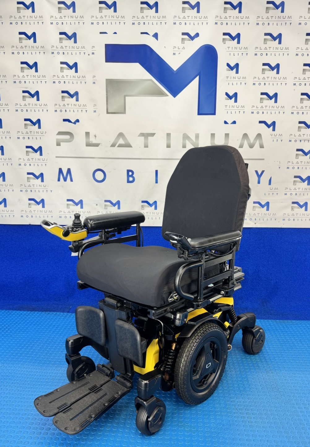 PRIDE QUANTUM EDGE 3 STRETTO i-LEVEL 6 MPH ELECTRIC MOBILITY POWERCHAIR 2005
