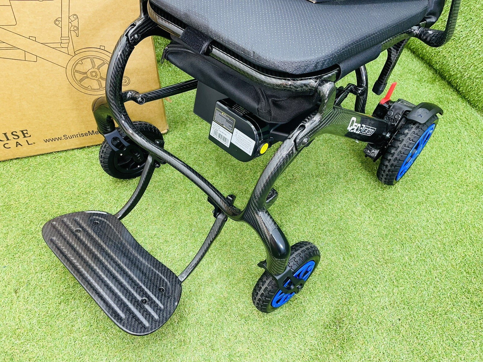 QUICKIE Q50 R LIGHTWEIGHT CARBON FIBRE ELECTRIC POWERCHAIR SCOOTER FOLDING 4MPH