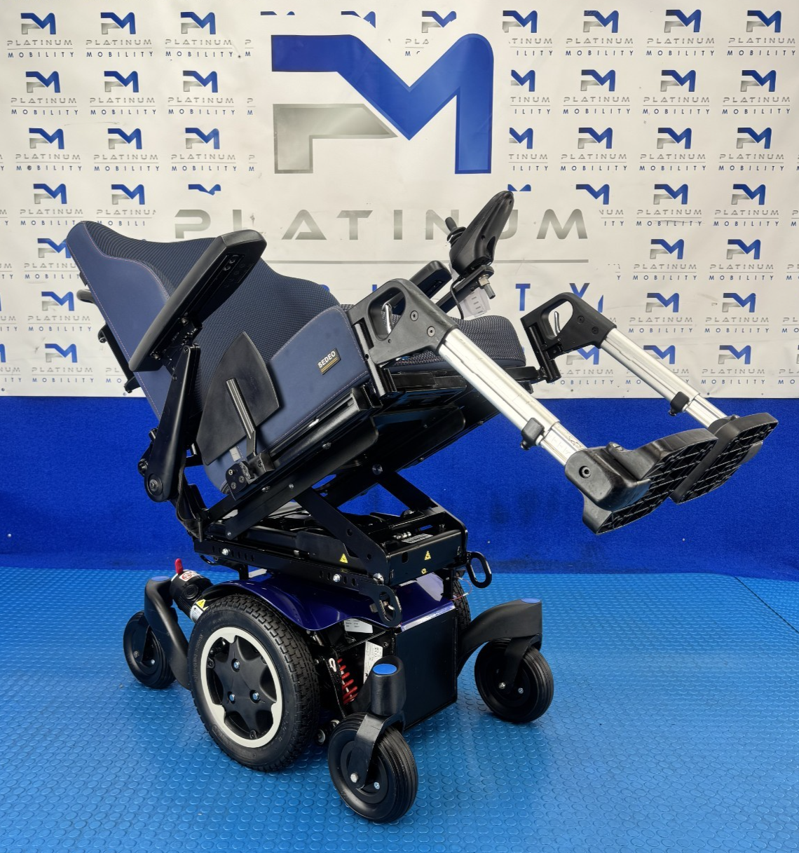 2025 Sunrise Quickie Q300M Mini Powerchair 4 mph Riser Electric Wheelchair 2314