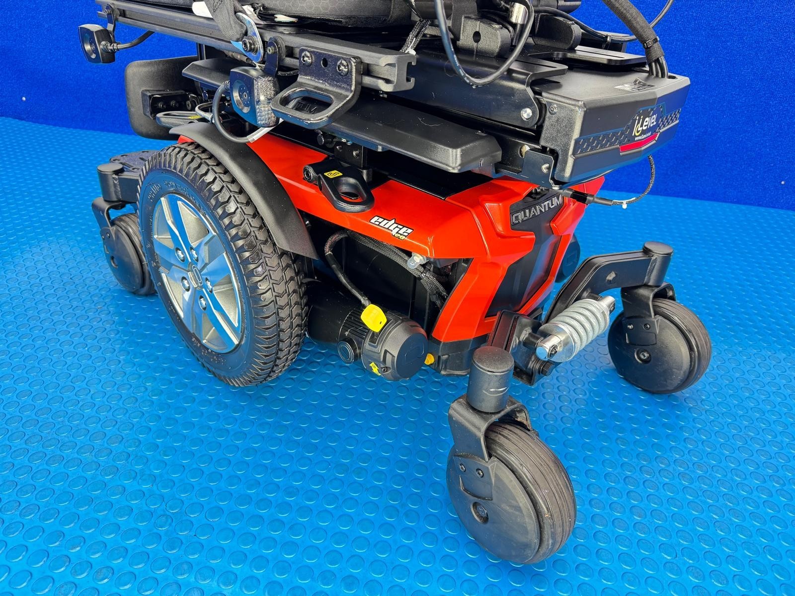 PRIDE QUANTUM Q6 EDGE 2.0 i-LEVEL 6 MPH ELECTRIC MOBILITY POWERCHAIR 1993