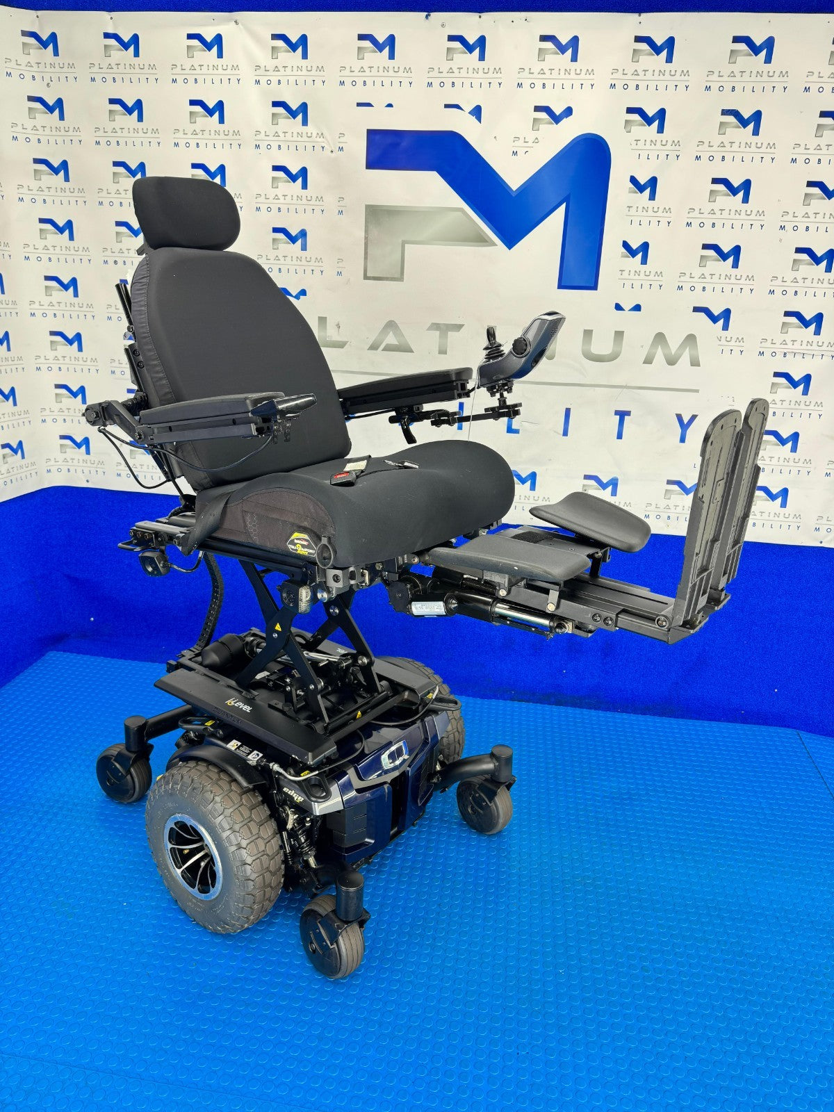 PRIDE QUANTUM Q6 EDGE Z 2.0 i-LEVEL 6 MPH ELECTRIC MOBILITY POWERCHAIR 871