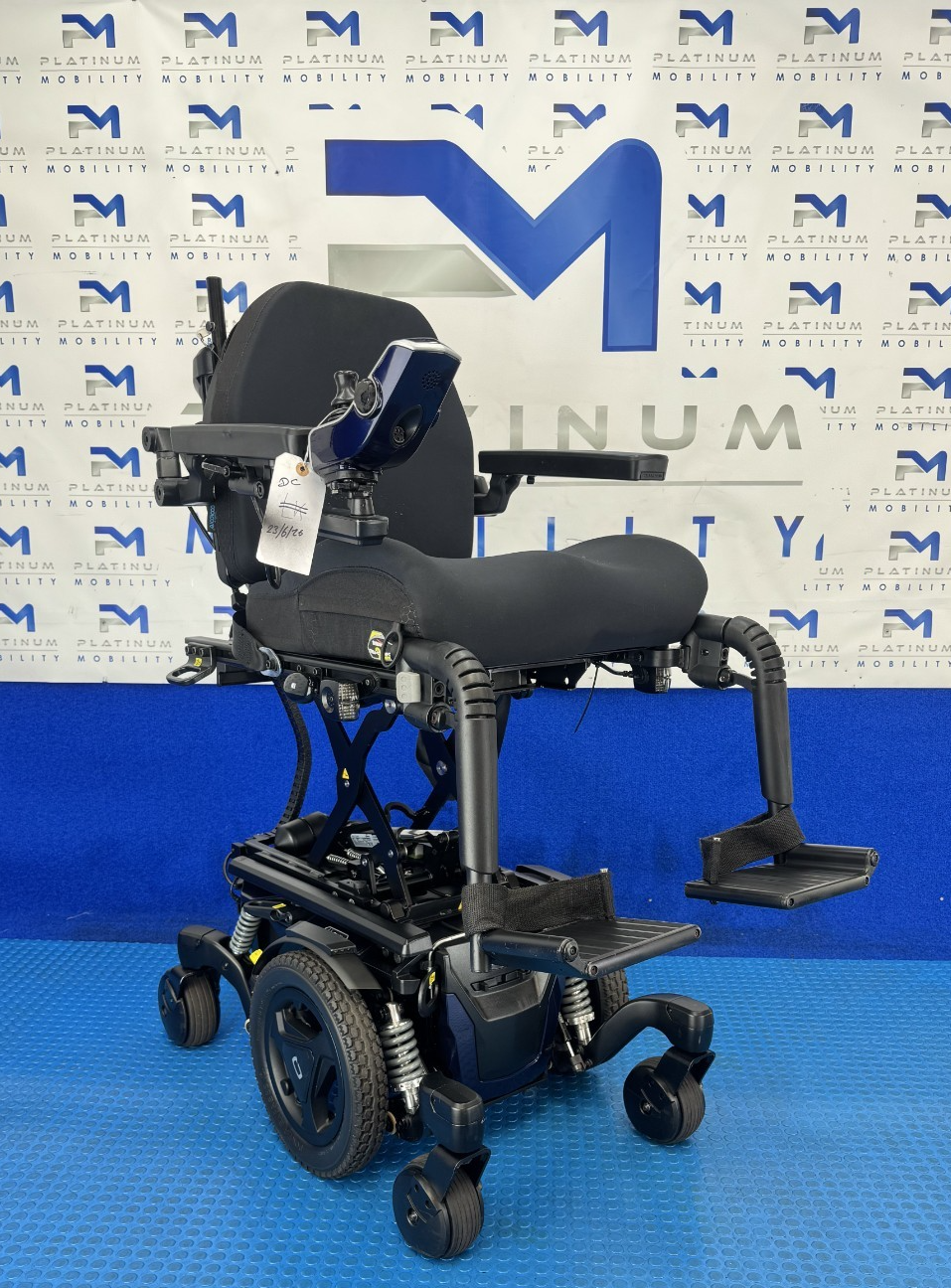 PRIDE QUANTUM EDGE 3 STRETTO i-LEVEL 6 MPH ELECTRIC MOBILITY POWERCHAIR 1095