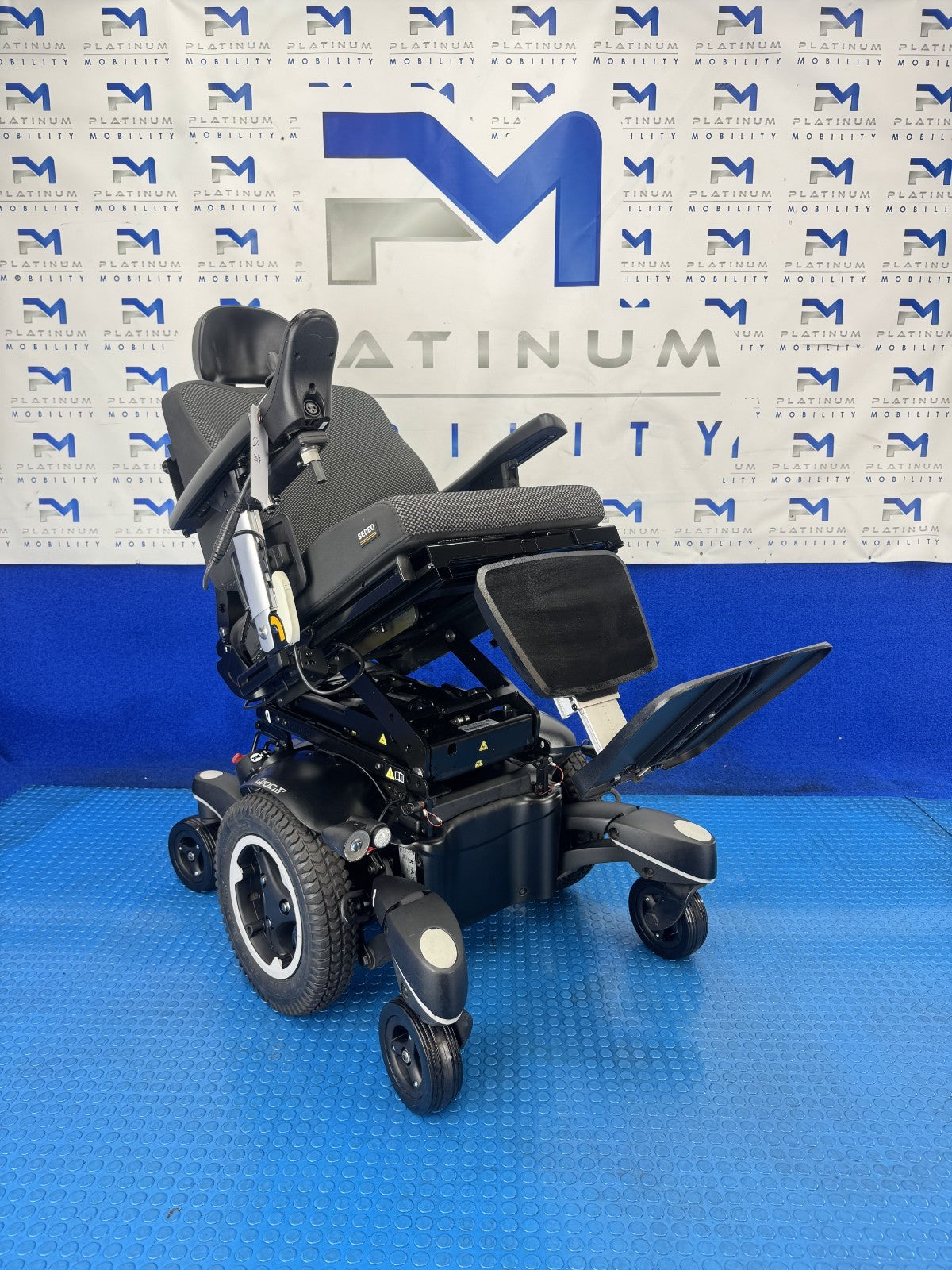 Sunrise Quickie Q700 M 6mph Electric Rise Tilt solid Tyres Wheelchair 2554