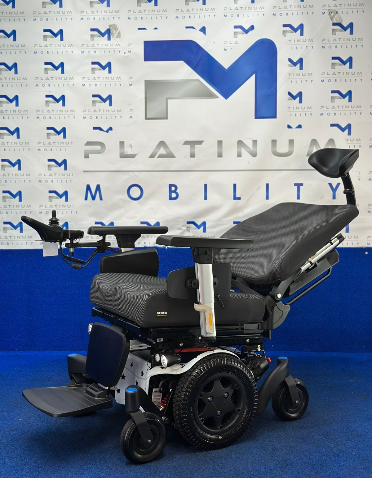 CUSTOM Sunrise Quickie Q500 M Powerchair – 6mph Riser Electric Wheelchair (1586)