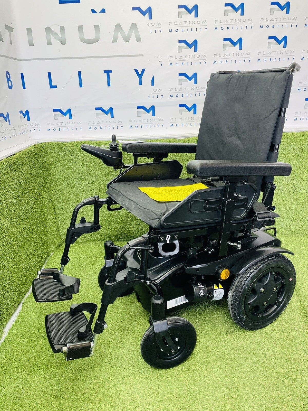 SUNRISE Quickie Q100 R 4 MPH Compact Mobility Electric Wheelchair Powerchair