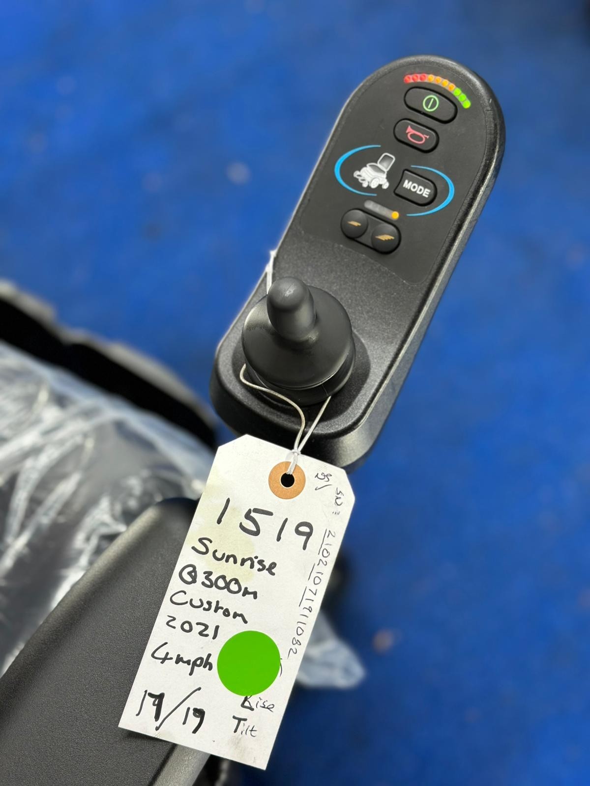 Quickie Q300 M Mini Powerchair 4 mph Riser Electric Wheelchair by Sunrise (1519)