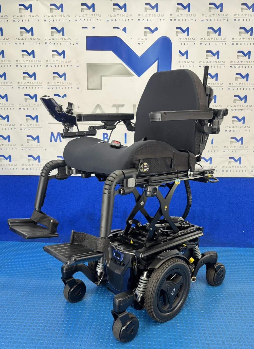 PRIDE QUANTUM EDGE 3 STRETTO i-LEVEL 6 MPH ELECTRIC MOBILITY POWERCHAIR 1095