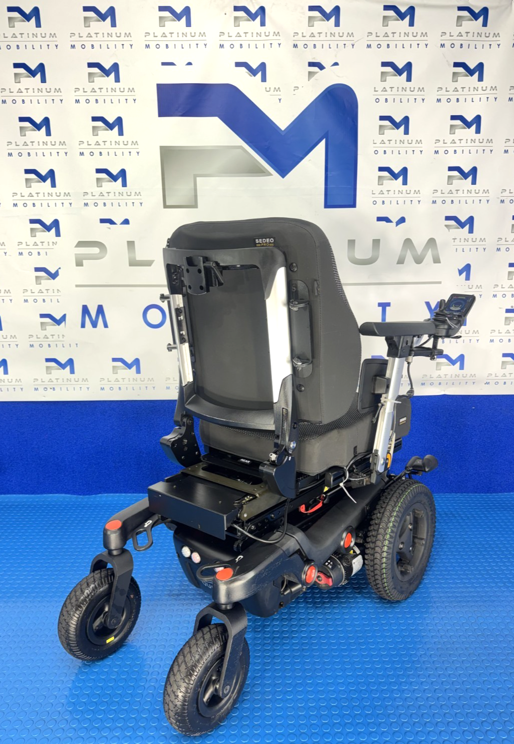 Sunrise Quickie Q700R FWD 6mph Powerchair Rise Tilt New Batteries Ref 4015