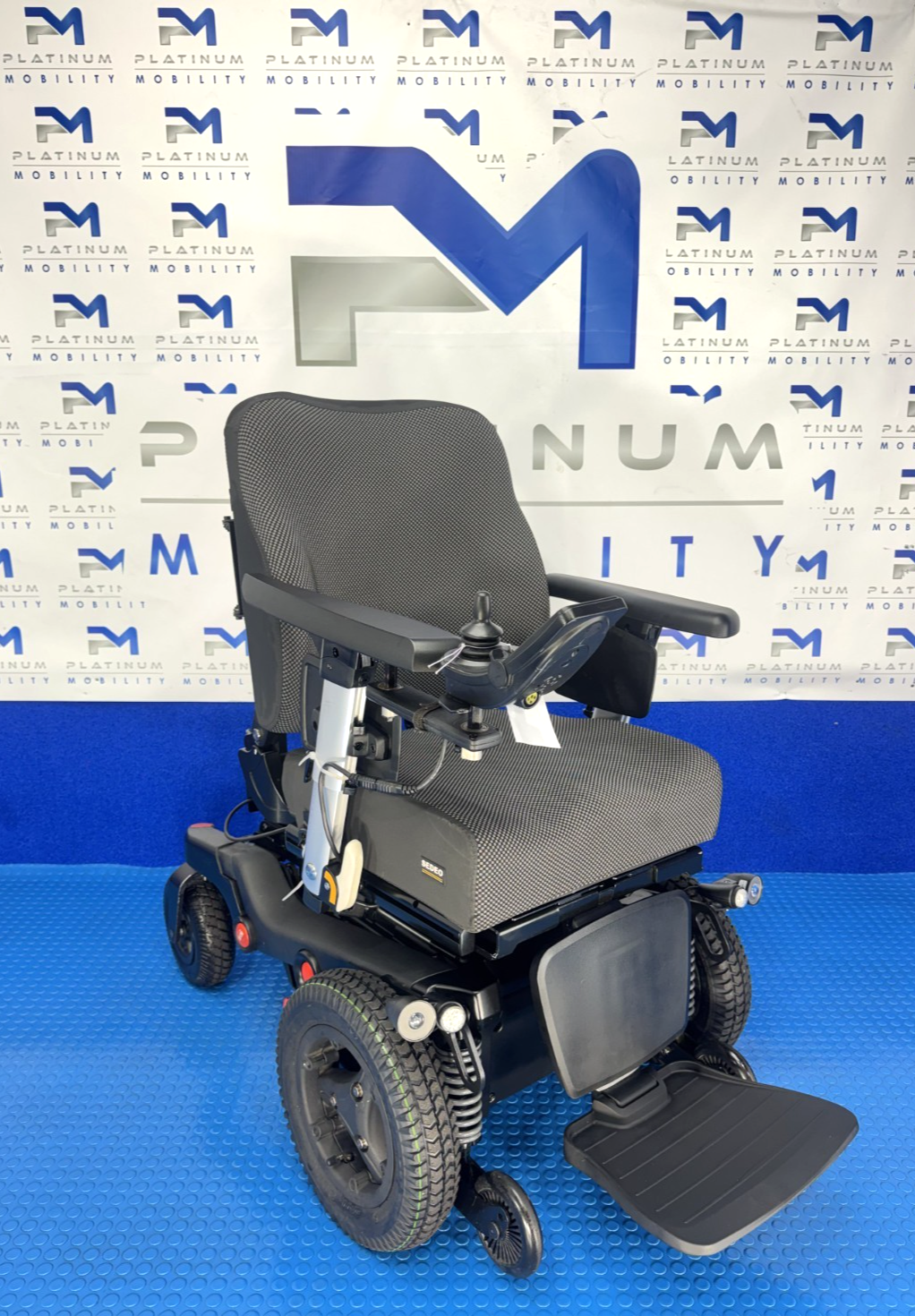 Sunrise Quickie Q700R FWD 6mph Powerchair Rise Tilt New Batteries Ref 4015