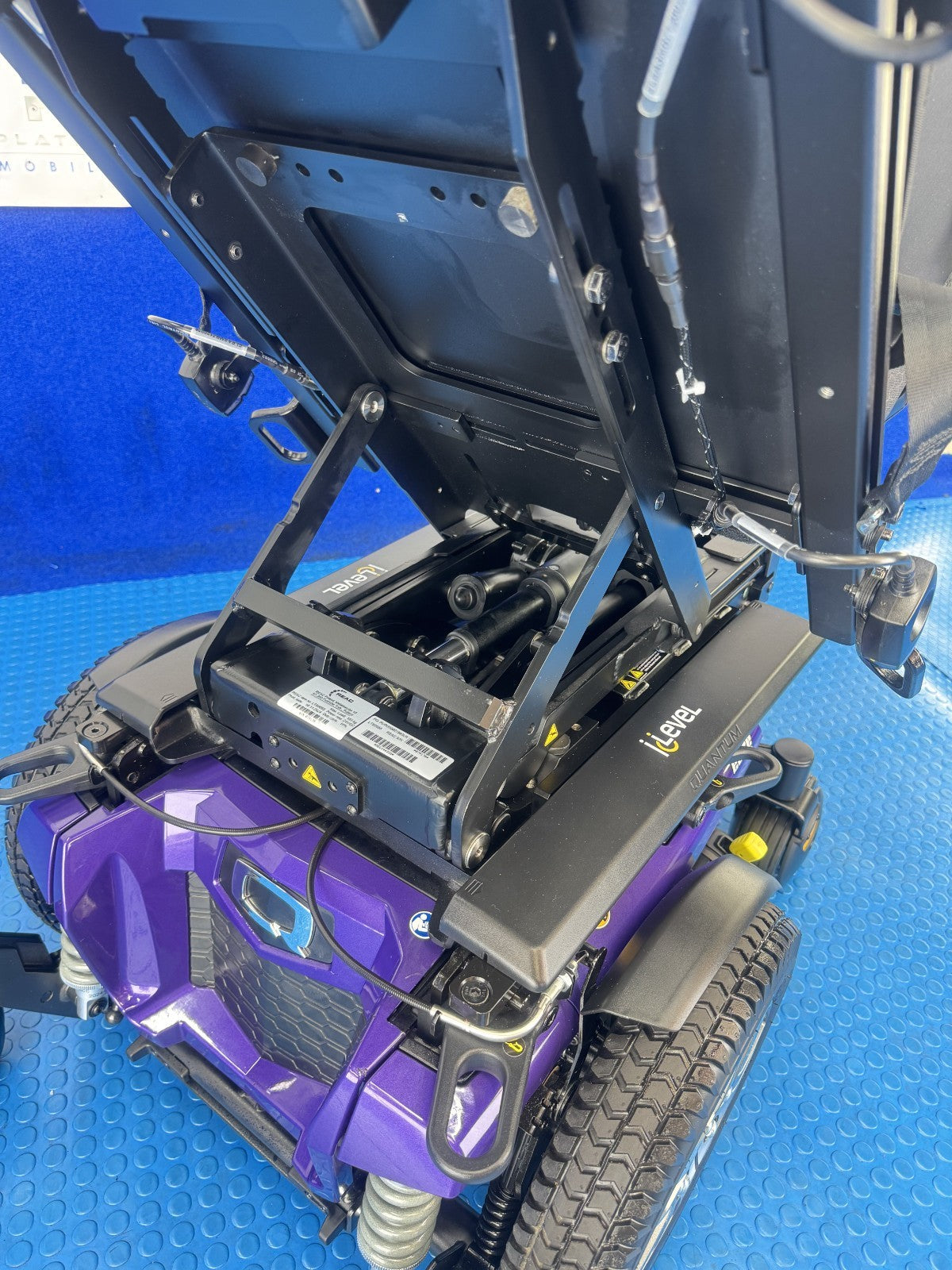 2025 PRIDE QUANTUM Q6 EDGE 2.0 i-LEVEL 6 MPH ELECTRIC MOBILITY POWERCHAIR 2305