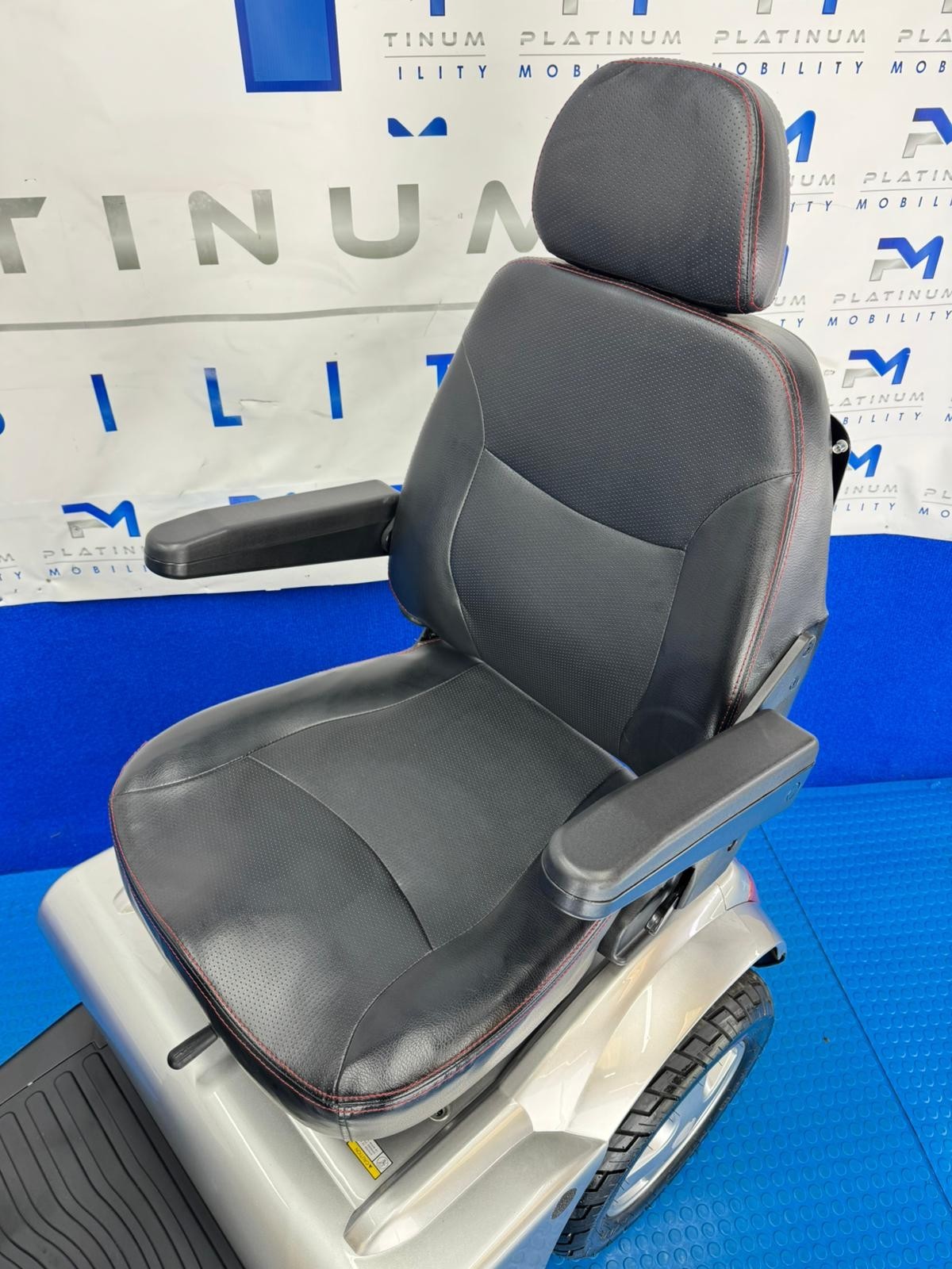 2024 TGA Breeze S3 8MPH LARGE Mobility Scooter All Terrain *2016