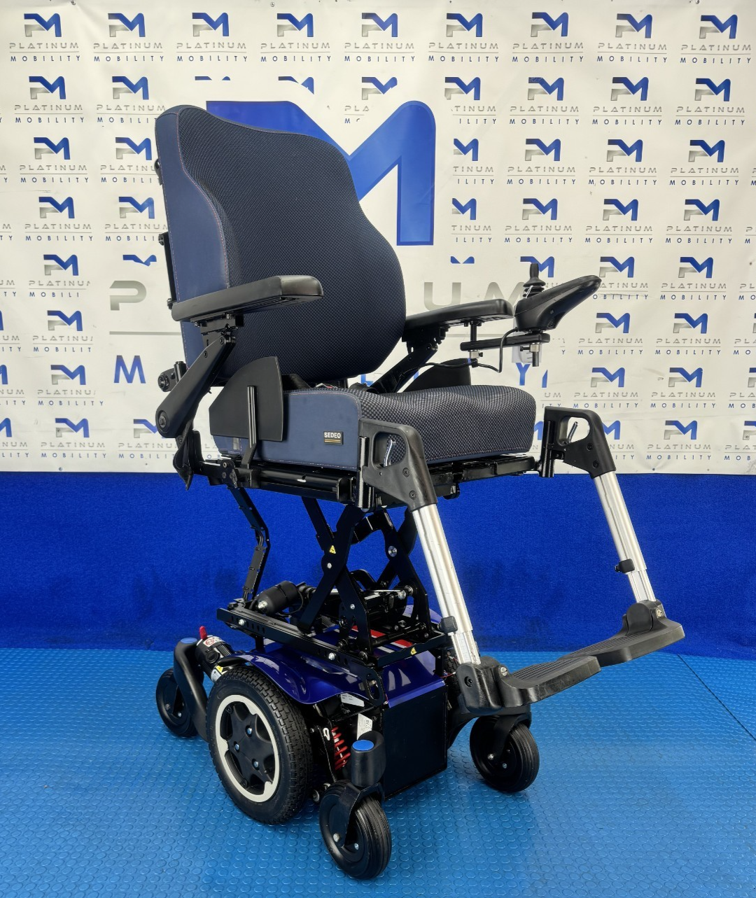 2025 Sunrise Quickie Q300M Mini Powerchair 4 mph Riser Electric Wheelchair 2314