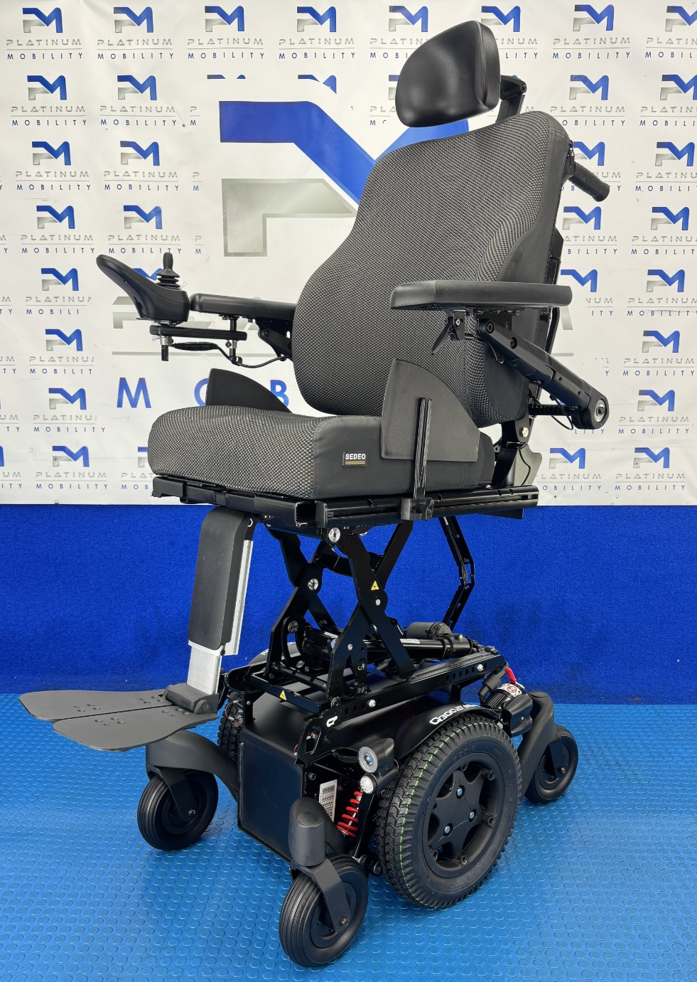 2025 Sunrise Quickie Q300M Powerchair 6 mph Riser, Tilt Electric Wheelchair 2760