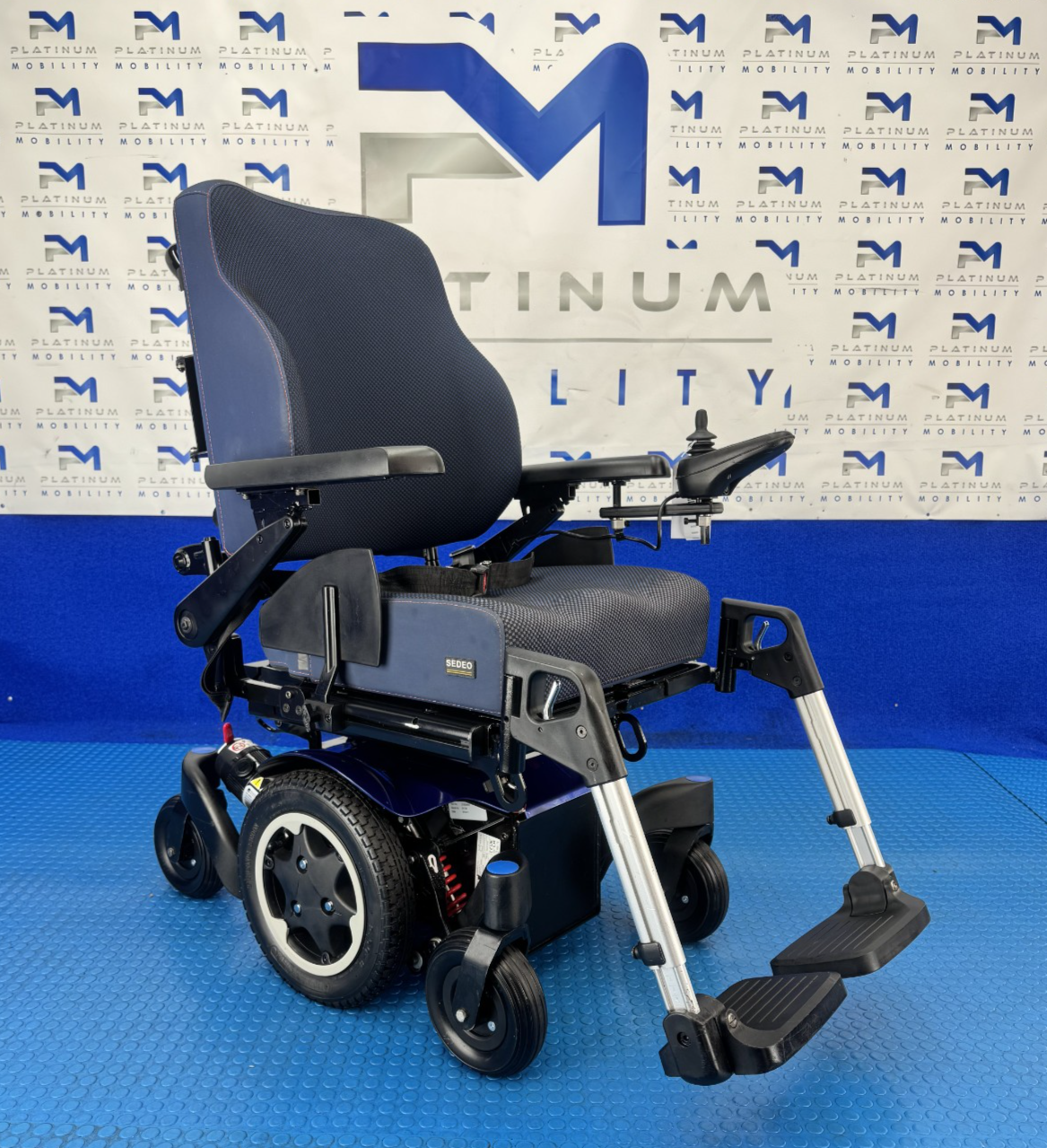 2025 Sunrise Quickie Q300M Mini Powerchair 4 mph Riser Electric Wheelchair 2314