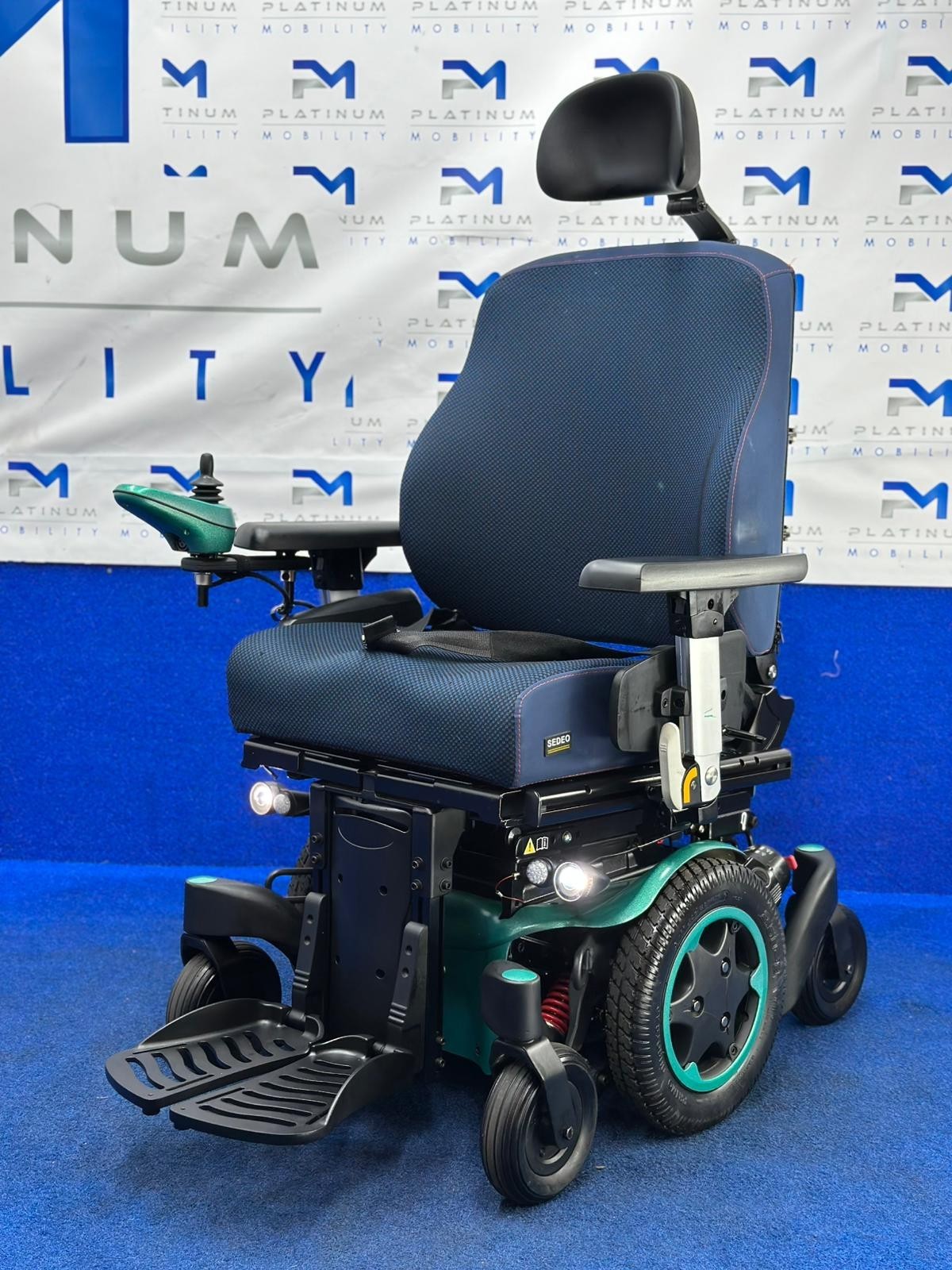 CUSTOM Sunrise Quickie Q500 M Powerchair – 6mph Riser Electric Wheelchair (1555)