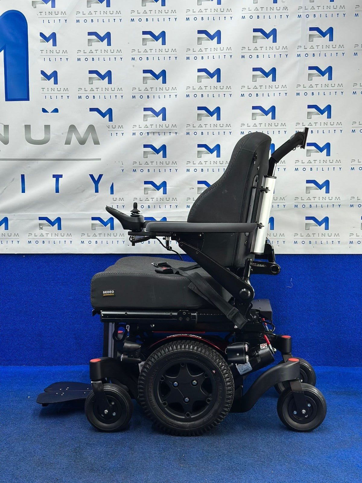 Quickie Q300 M Mini Powerchair 6 mph Riser Electric Wheelchair by Sunrise (1474)