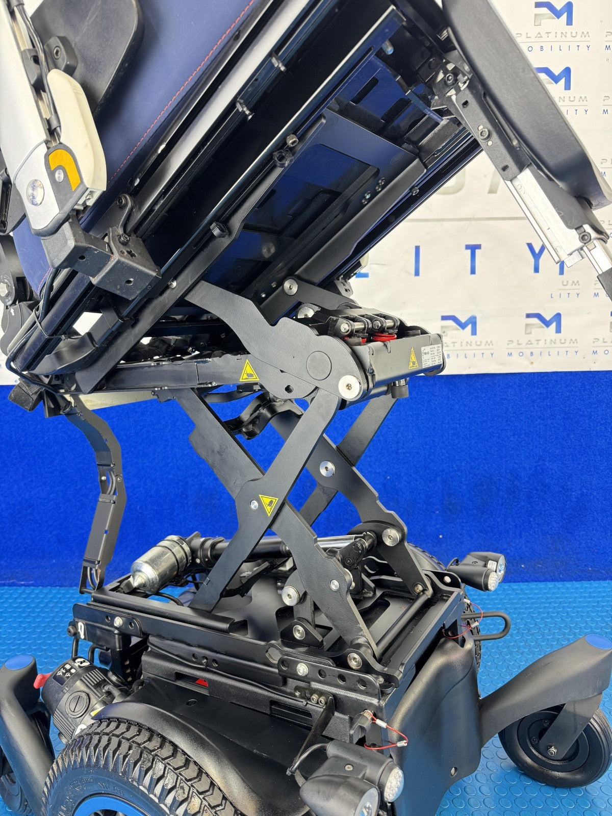 SUNRISE QUICKIE Q500M 6MPH ELECTRIC WHEELCHAIR TILT AND RISER POWERCHAIR 677
