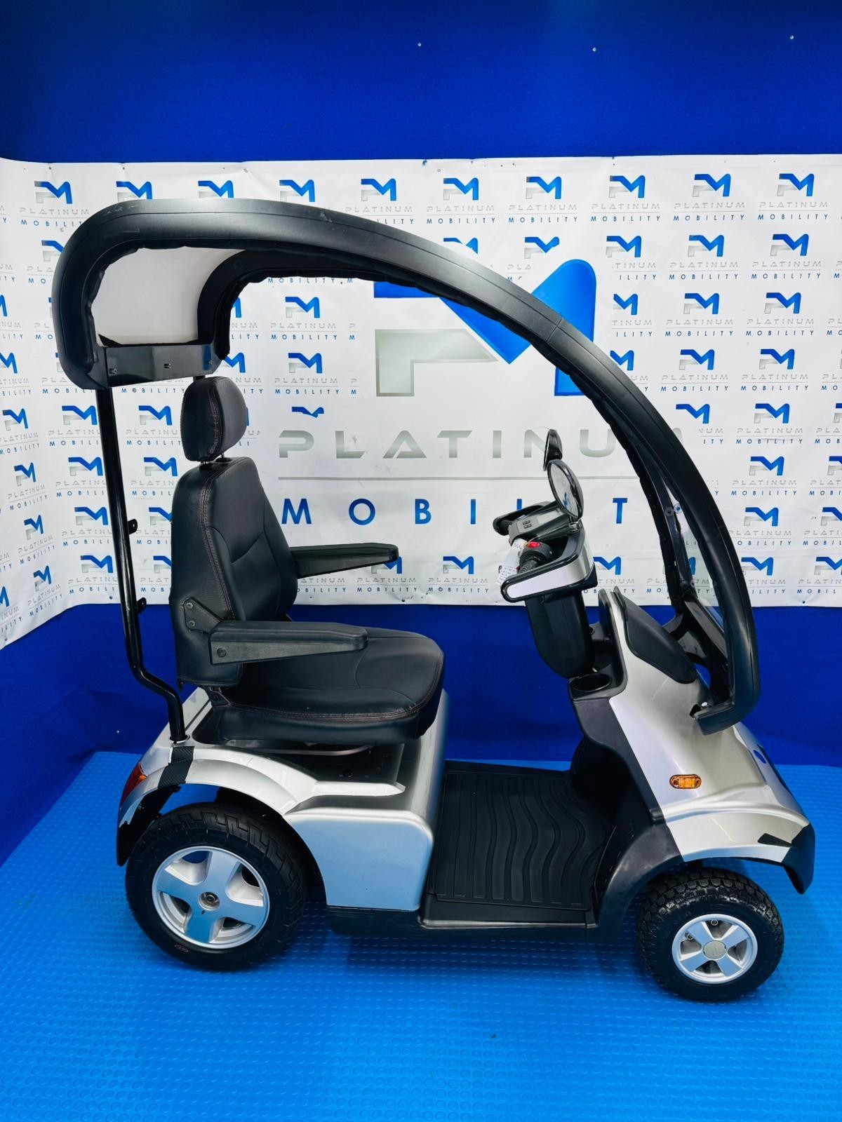 TGA Breeze S4 Canopy 8mph Road LARGE All Terrain Mobility Scooter Buggy 1835