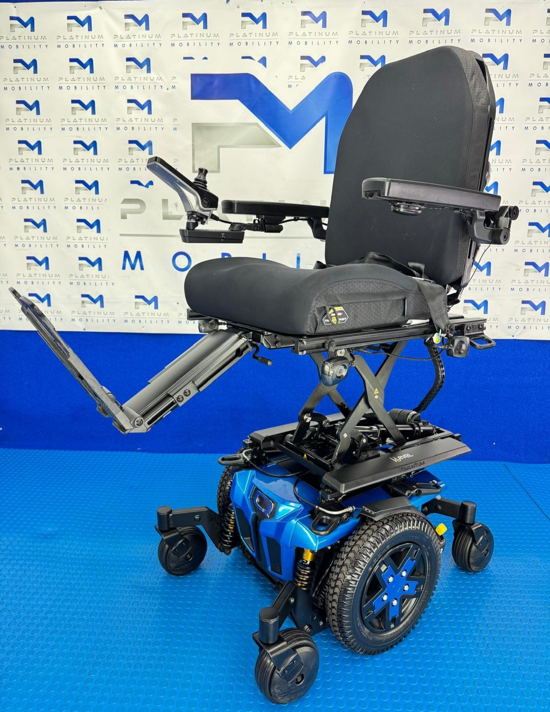 PRIDE QUANTUM Q6 EDGE 3 i-LEVEL 6 MPH ELECTRIC MOBILITY POWERCHAIR 1977