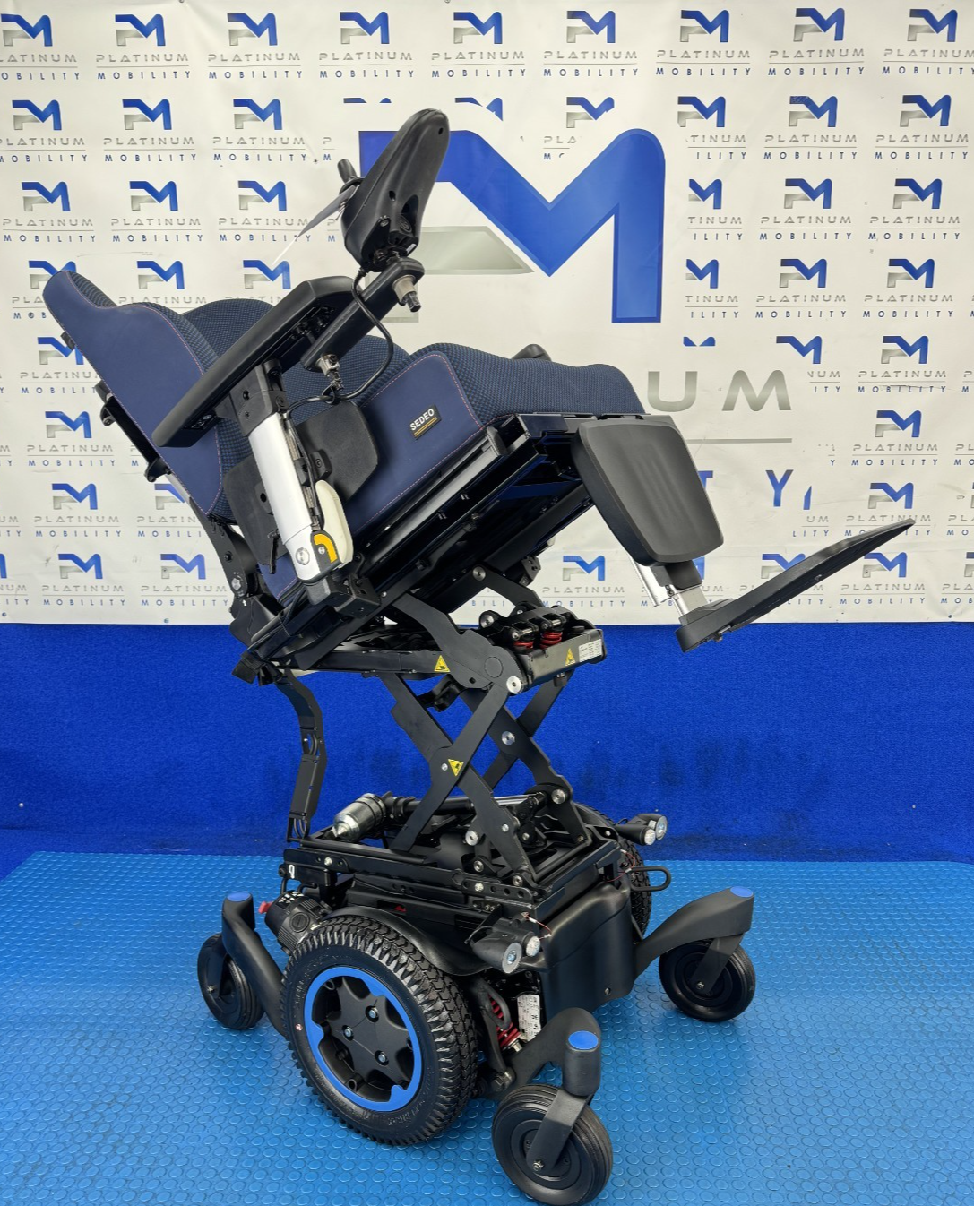 SUNRISE QUICKIE Q500M 6MPH ELECTRIC WHEELCHAIR TILT AND RISER POWERCHAIR 677