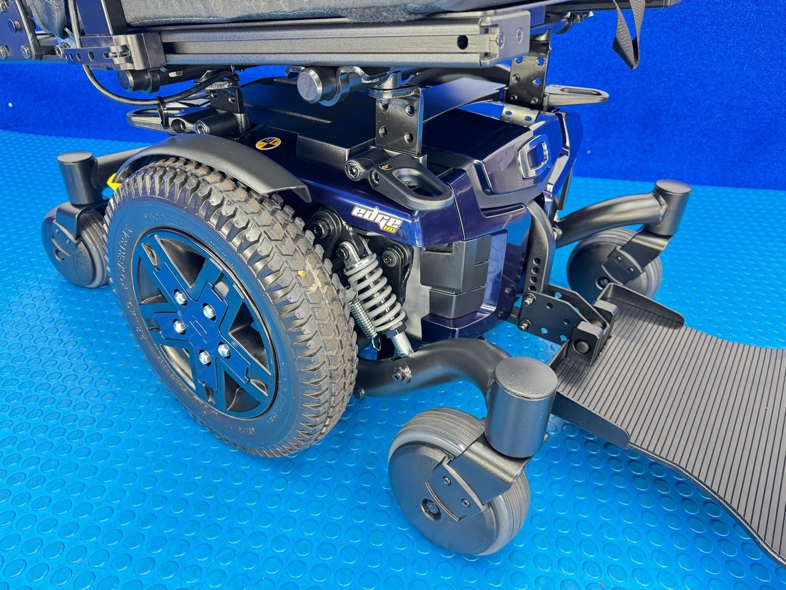 Quantum Q6 Edge HD Electric Powerchair 4mph Heavy Duty 32st Mid Wheel Ref 1991