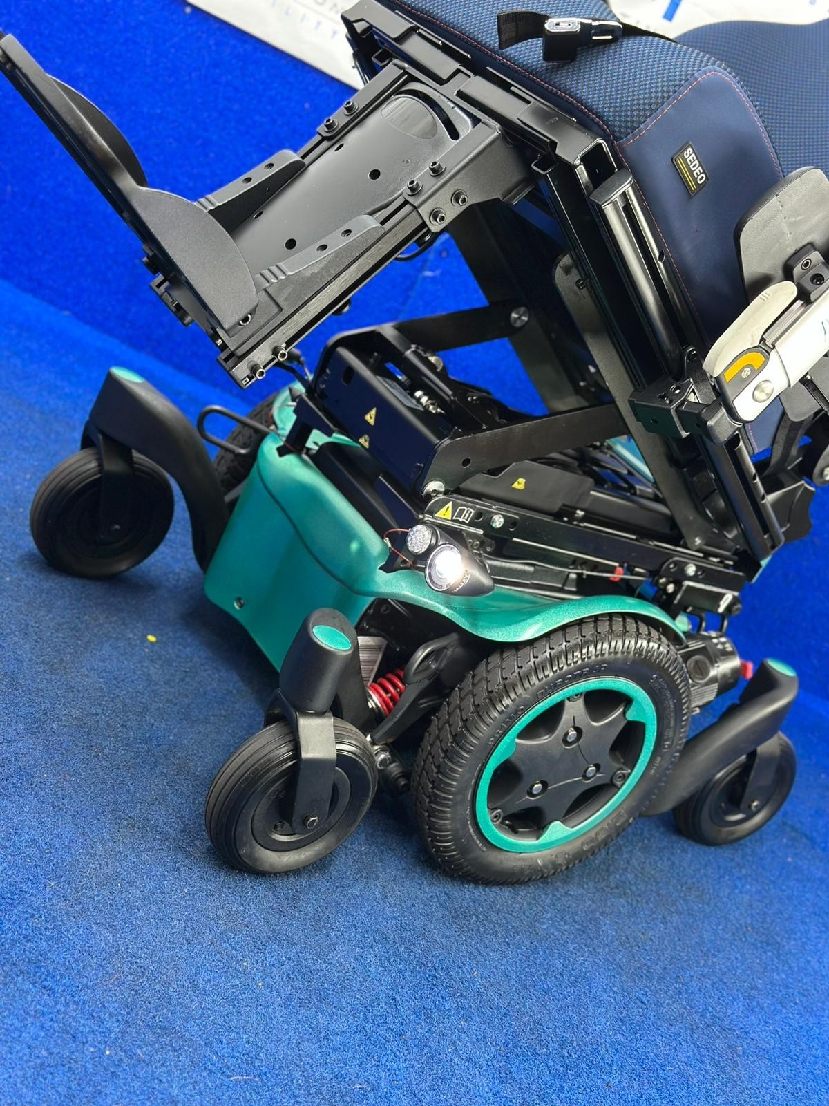 CUSTOM Sunrise Quickie Q500 M Powerchair – 6mph Riser Electric Wheelchair (1555)