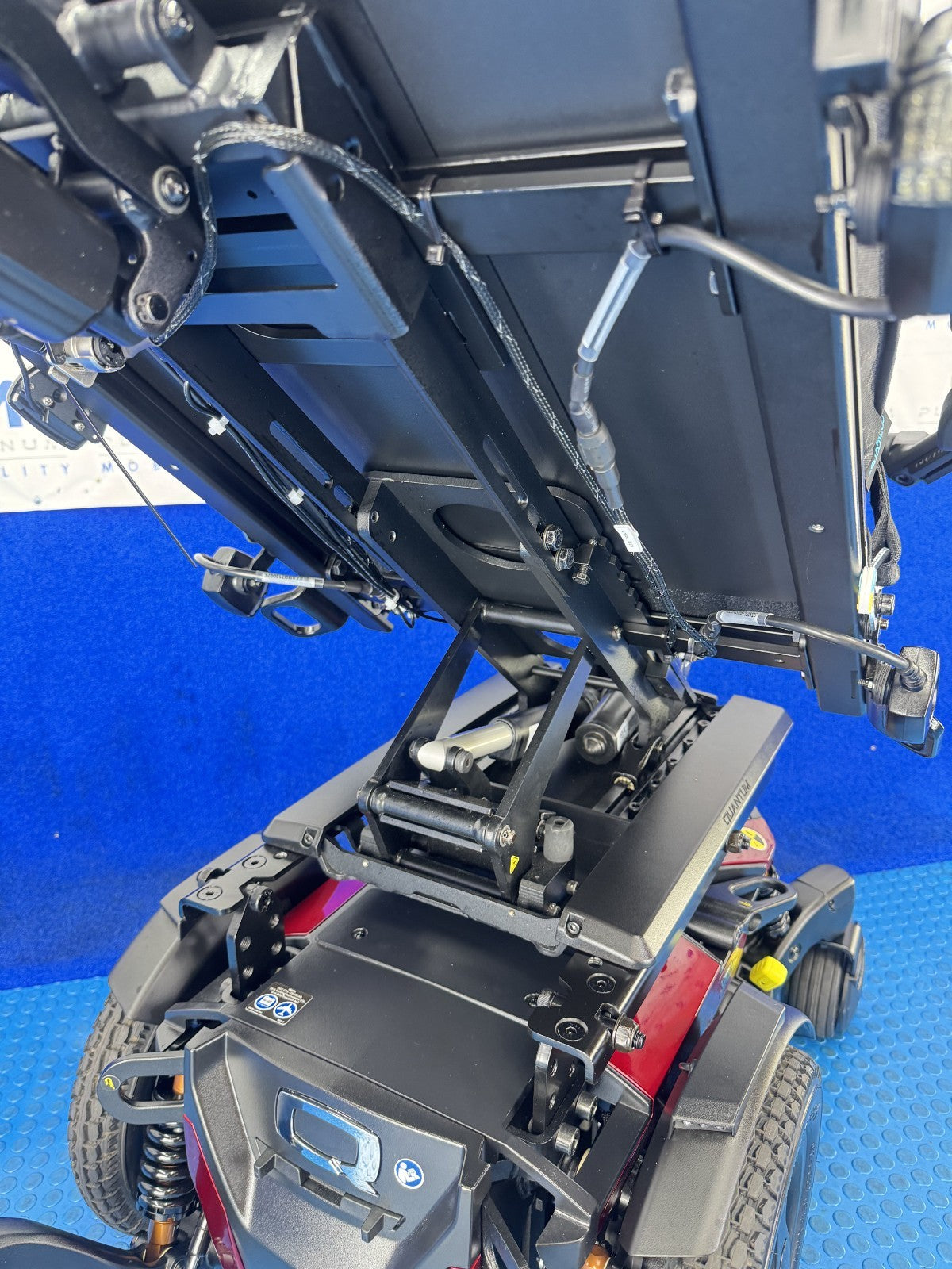 PRIDE QUANTUM EDGE 3 STRETTO 6MPH ELECTRIC POWERCHAIR TILT, RECLINE, LEGS 2508