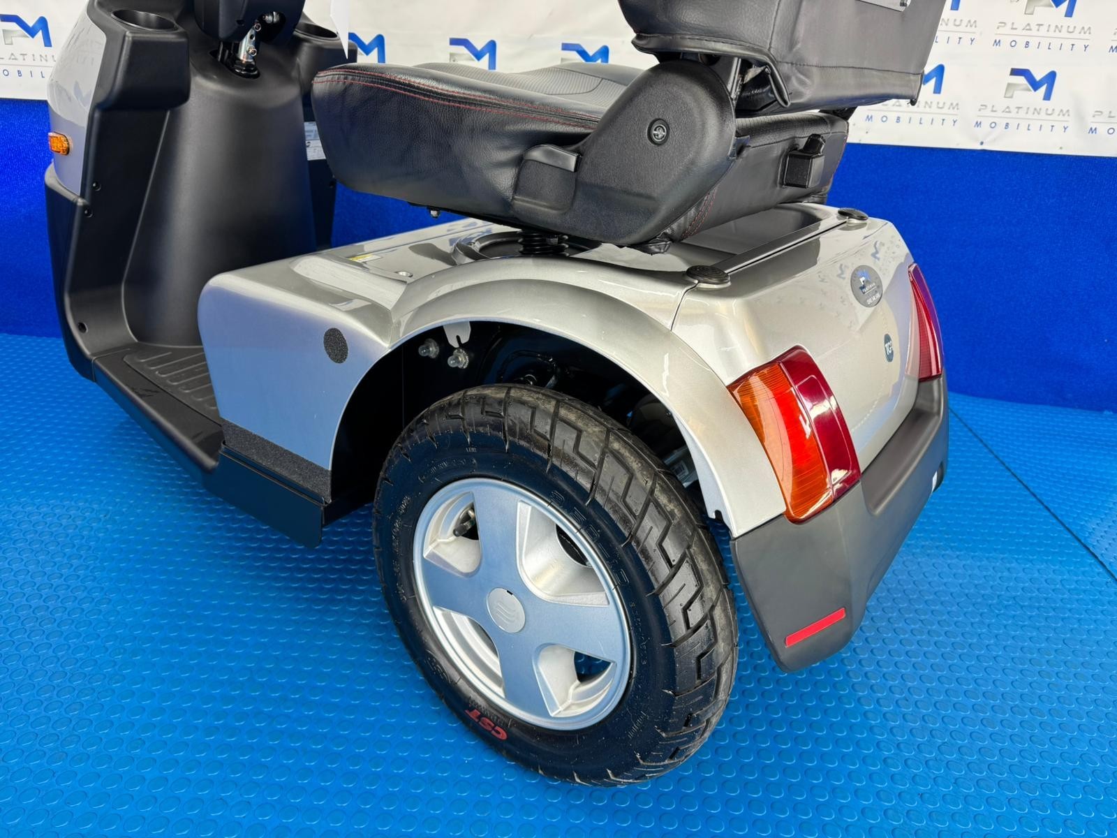 2024 TGA Breeze S3 8MPH LARGE Mobility Scooter All Terrain *2016