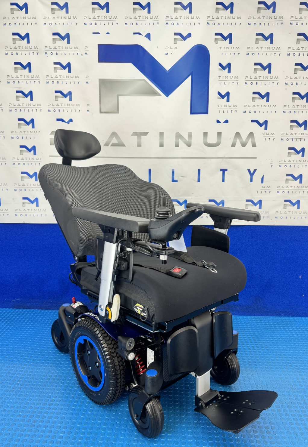 SUNRISE QUICKIE Q300M 6MPH ELECTRIC RECLINE RISER TILT POWERCHAIR 2447