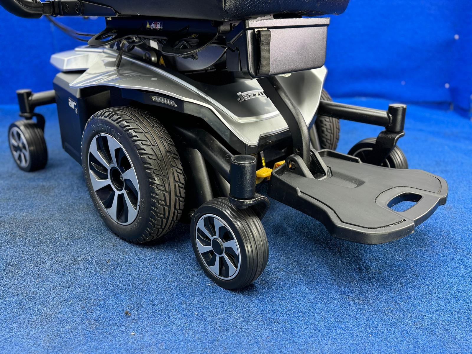 Pride Jazzy Air 2.0 Power Chair Electric Wheelchair with Electric Seat Lift 1578