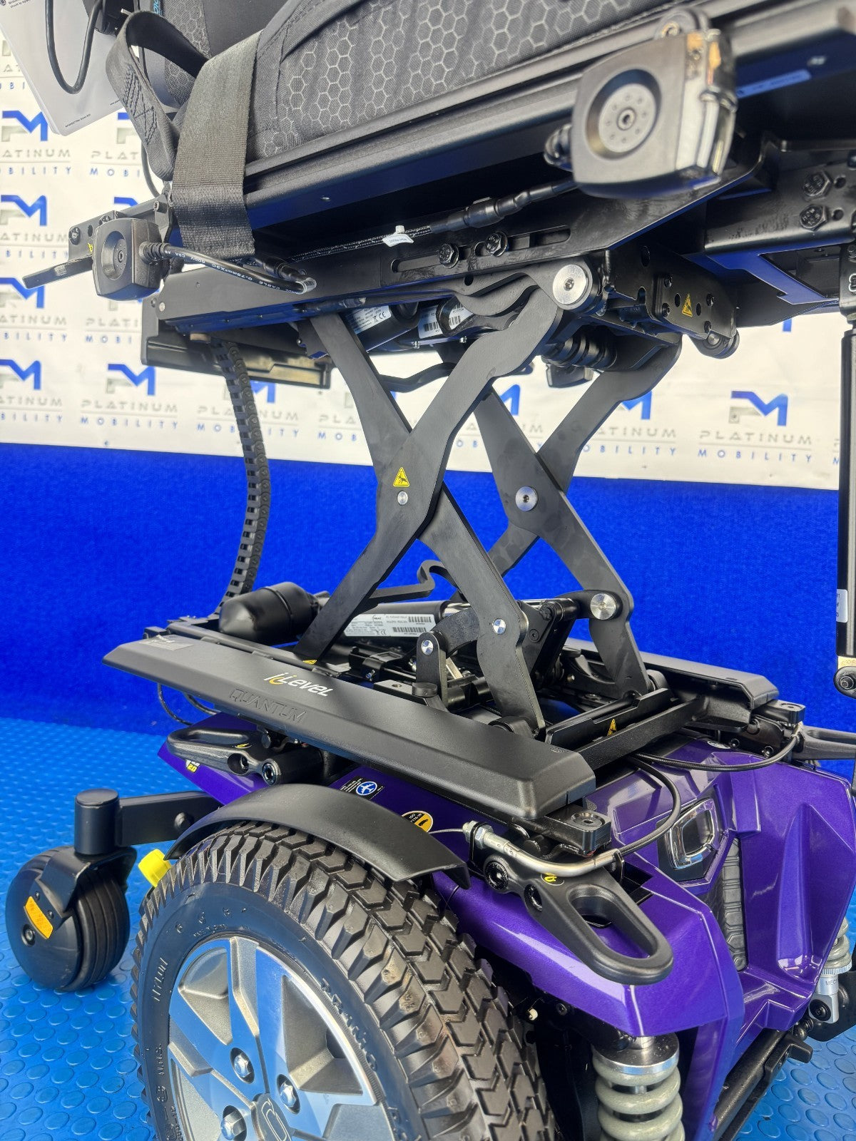 2025 PRIDE QUANTUM Q6 EDGE 2.0 i-LEVEL 6 MPH ELECTRIC MOBILITY POWERCHAIR 2305