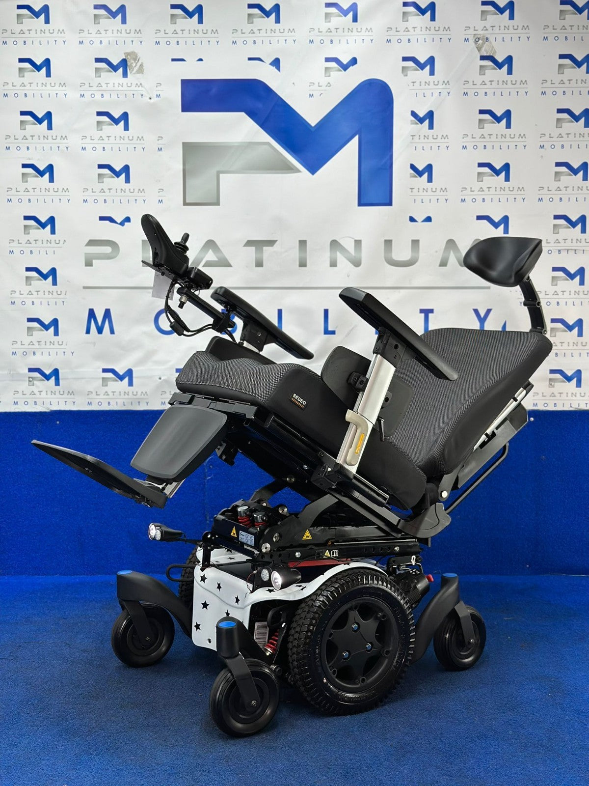CUSTOM Sunrise Quickie Q500 M Powerchair – 6mph Riser Electric Wheelchair (1586)
