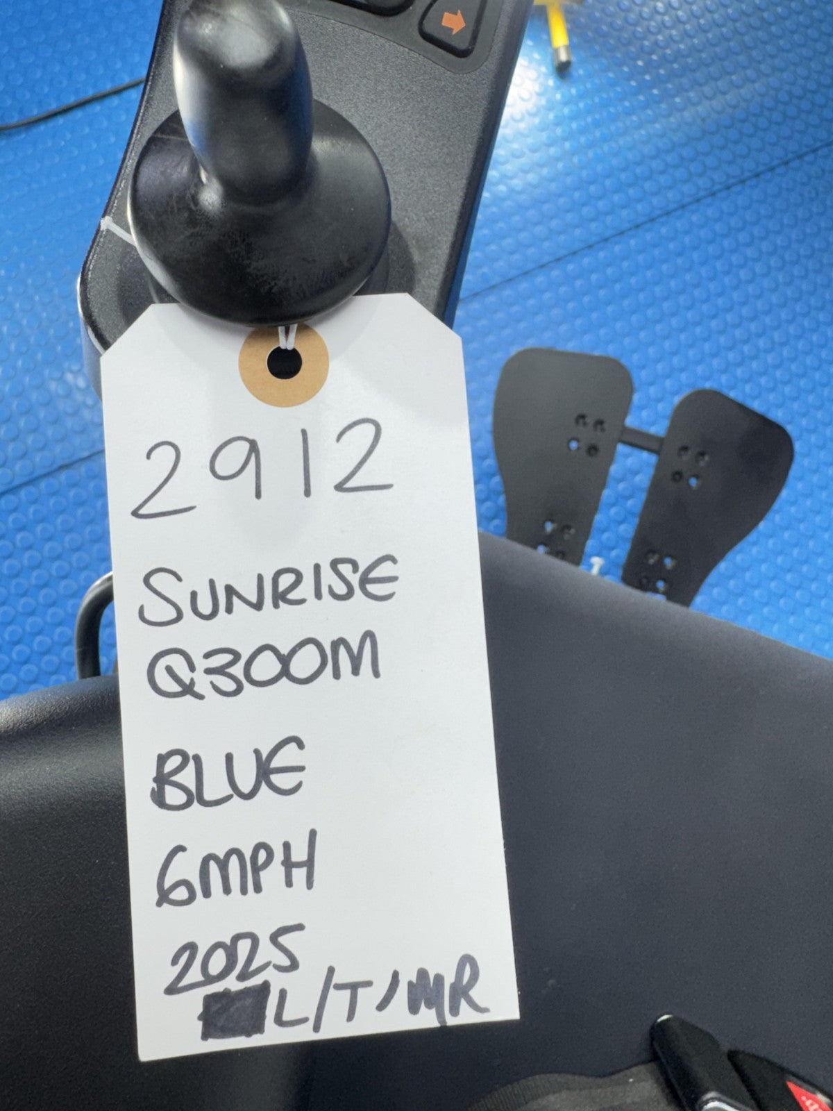 2025 Sunrise Quickie Q300M 6 mph Riser, Tilt, Manual Recline Powerchair 2912