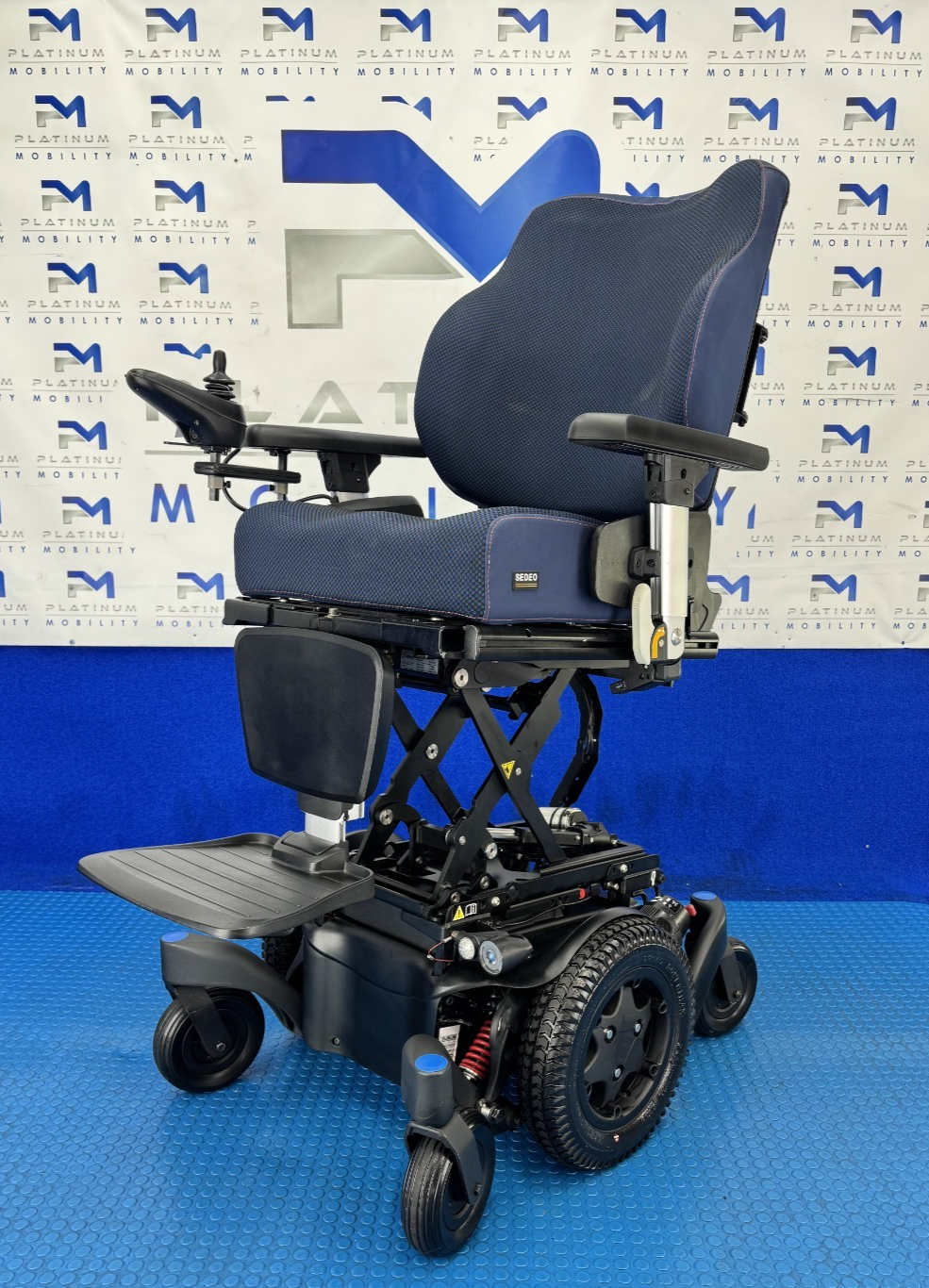 SUNRISE QUICKIE Q500M 6MPH ELECTRIC WHEELCHAIR TILT AND RISER POWERCHAIR 677