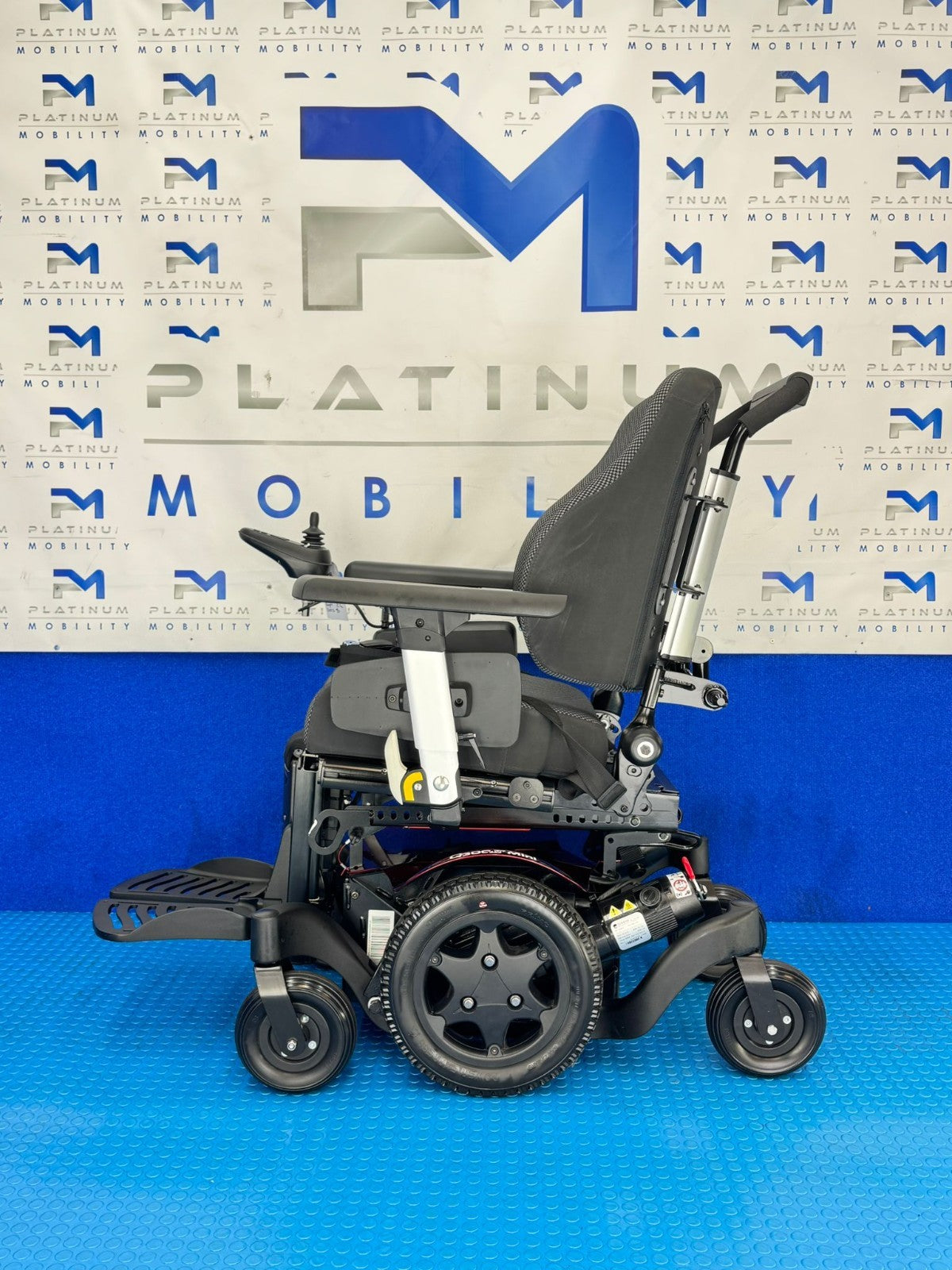 Sunrise Quickie Q300M Mini Powerchair 4 mph Riser Electric Wheelchair (2260)